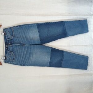 Hollister Ultra High Rise Mom Jean Block Patch Size 9 R